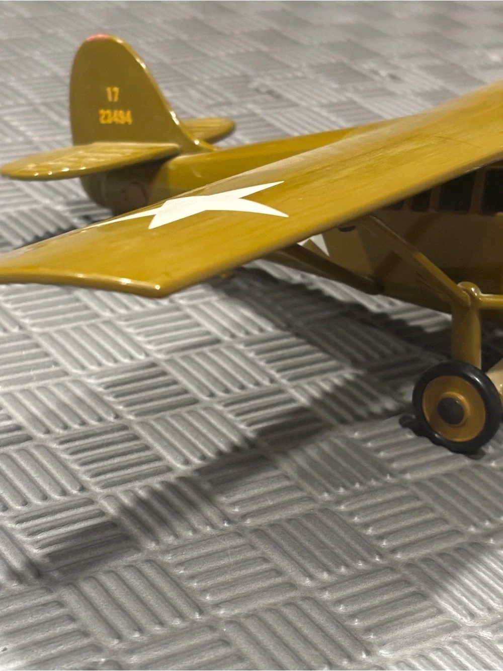 Vintage Gearbox US Army 17 23494 Die-Cast Military Style Green Model Airplane
